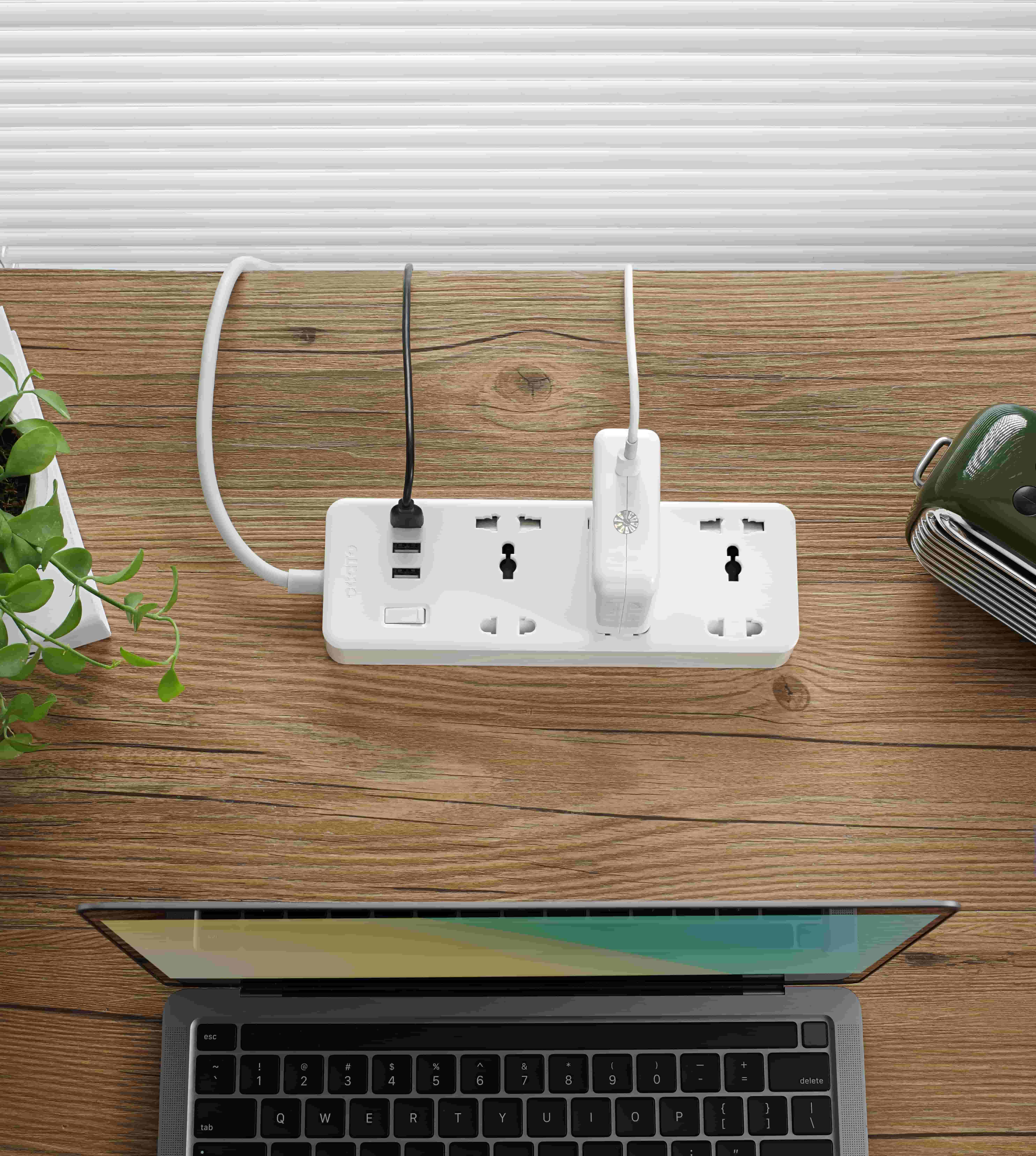 Ổ cắm điện 3 chấu là gì? Ứng dụng của ổ cắm điện 3 chấu