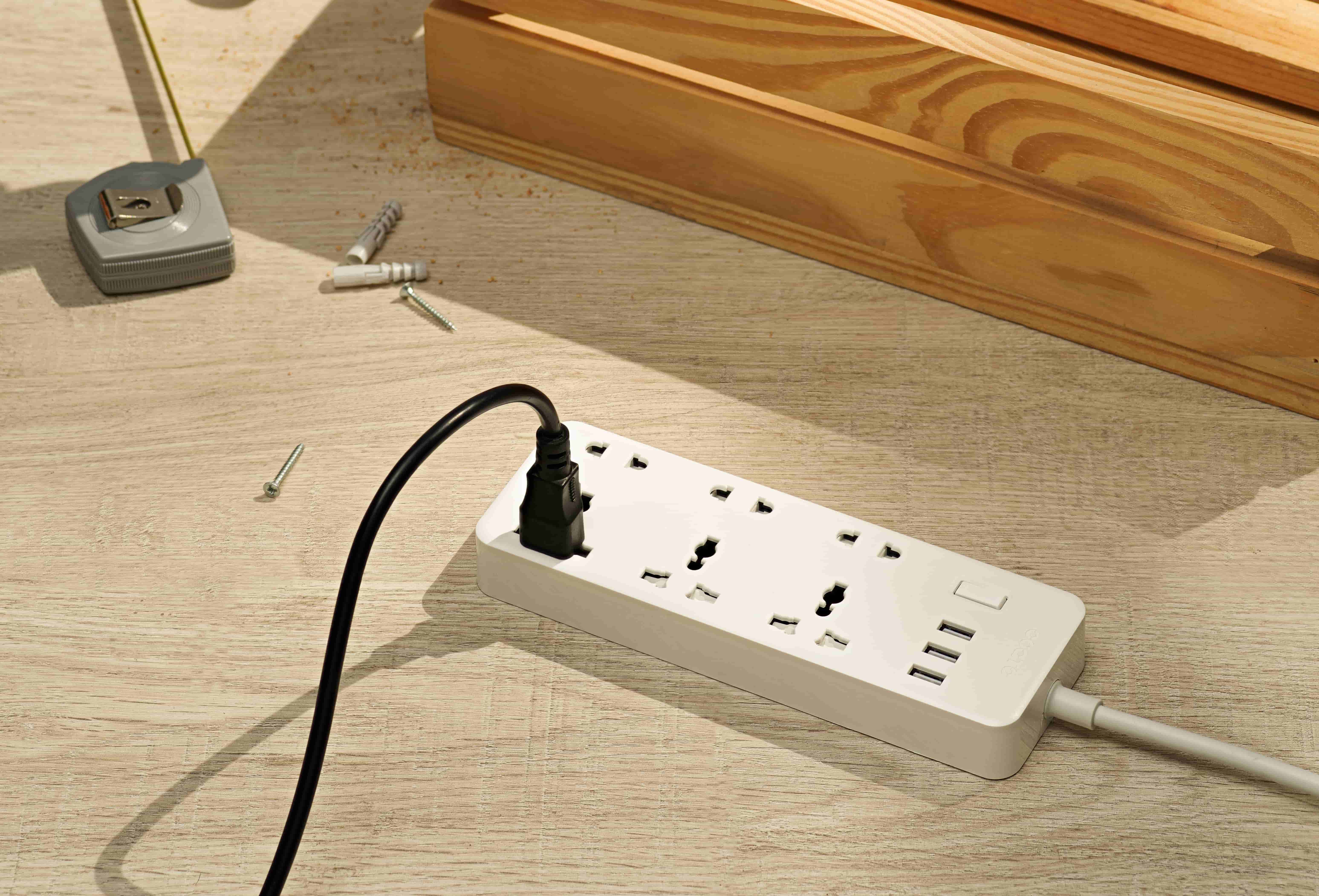 So sánh ổ cắm điện 2 chấu và ổ cắm điện 3 chấu